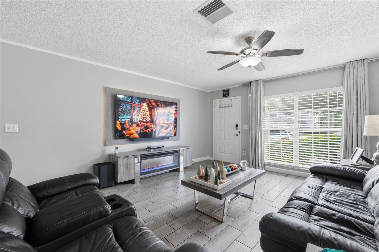 Image 5 of 50 For 429 Kensington Lake Circle