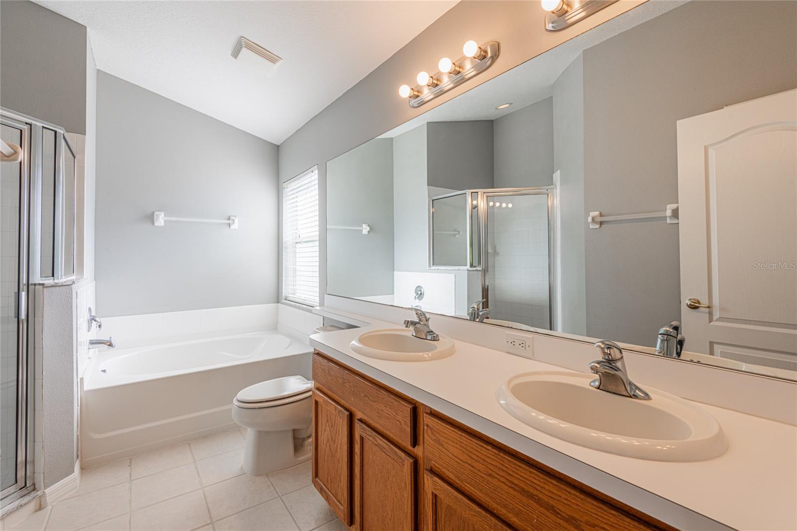 Image 23 of 41 For 2515 Butterfly Landing Drive