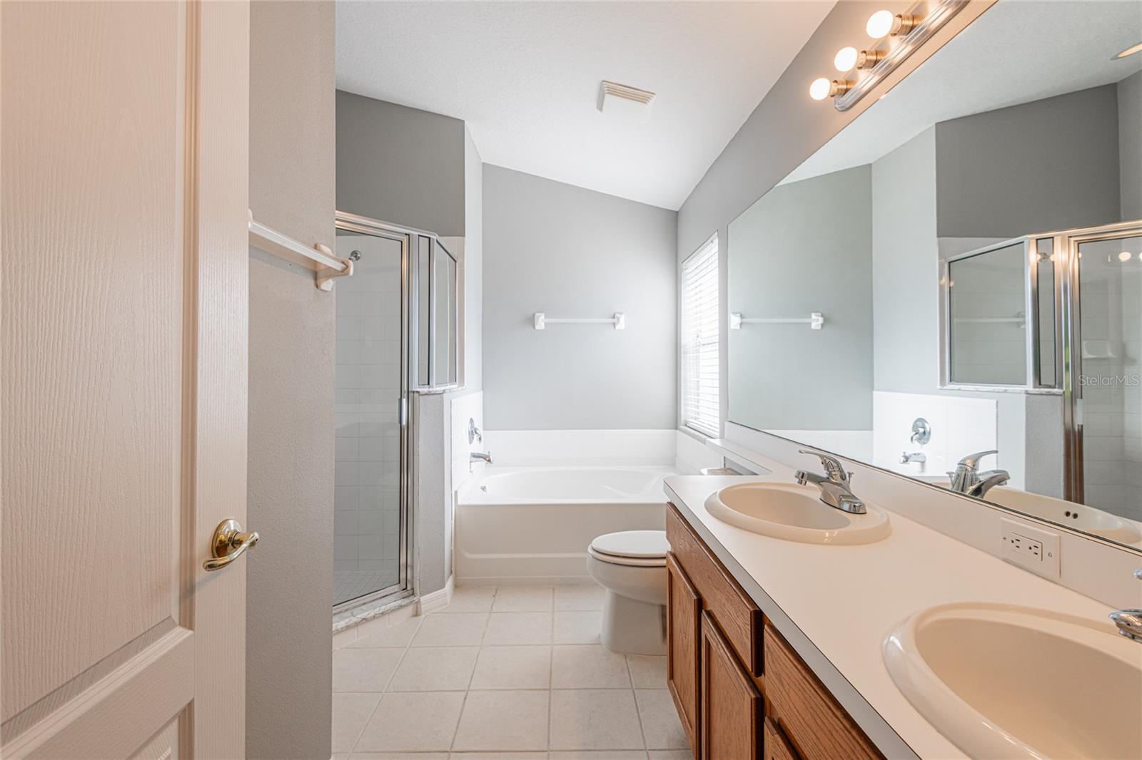 Image 24 of 41 For 2515 Butterfly Landing Drive