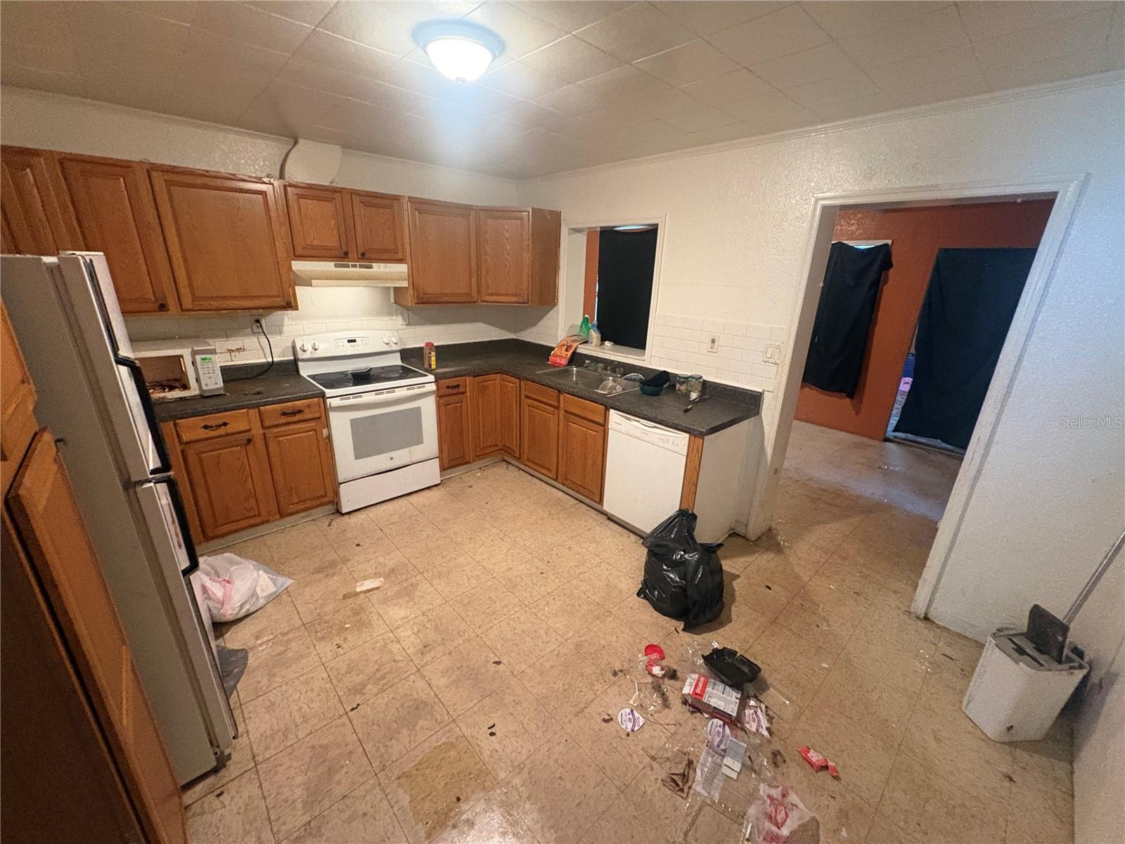 Image 7 of 37 For 2330 Azalea Court