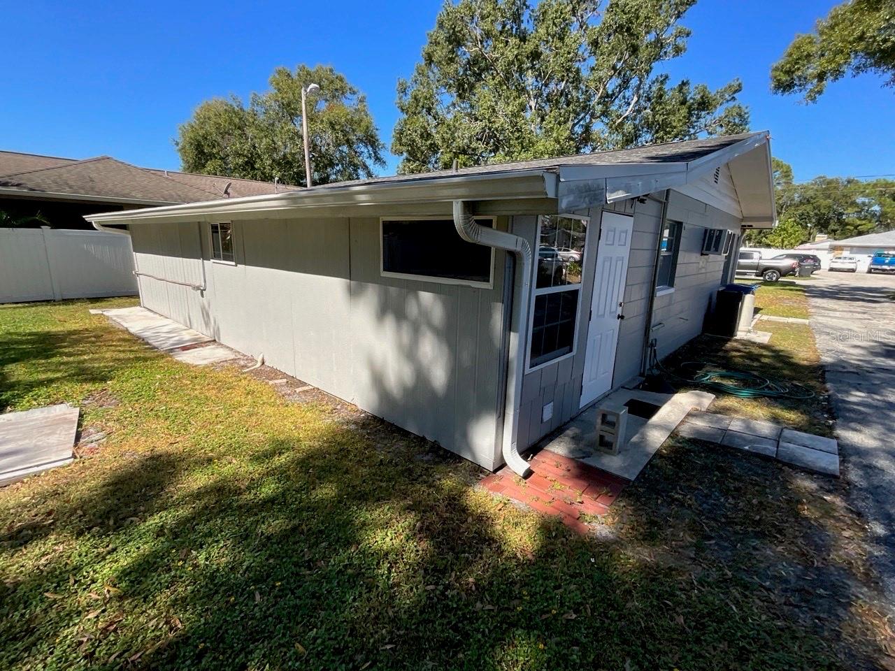 Image 5 of 15 For 9004 Cluster Avenue