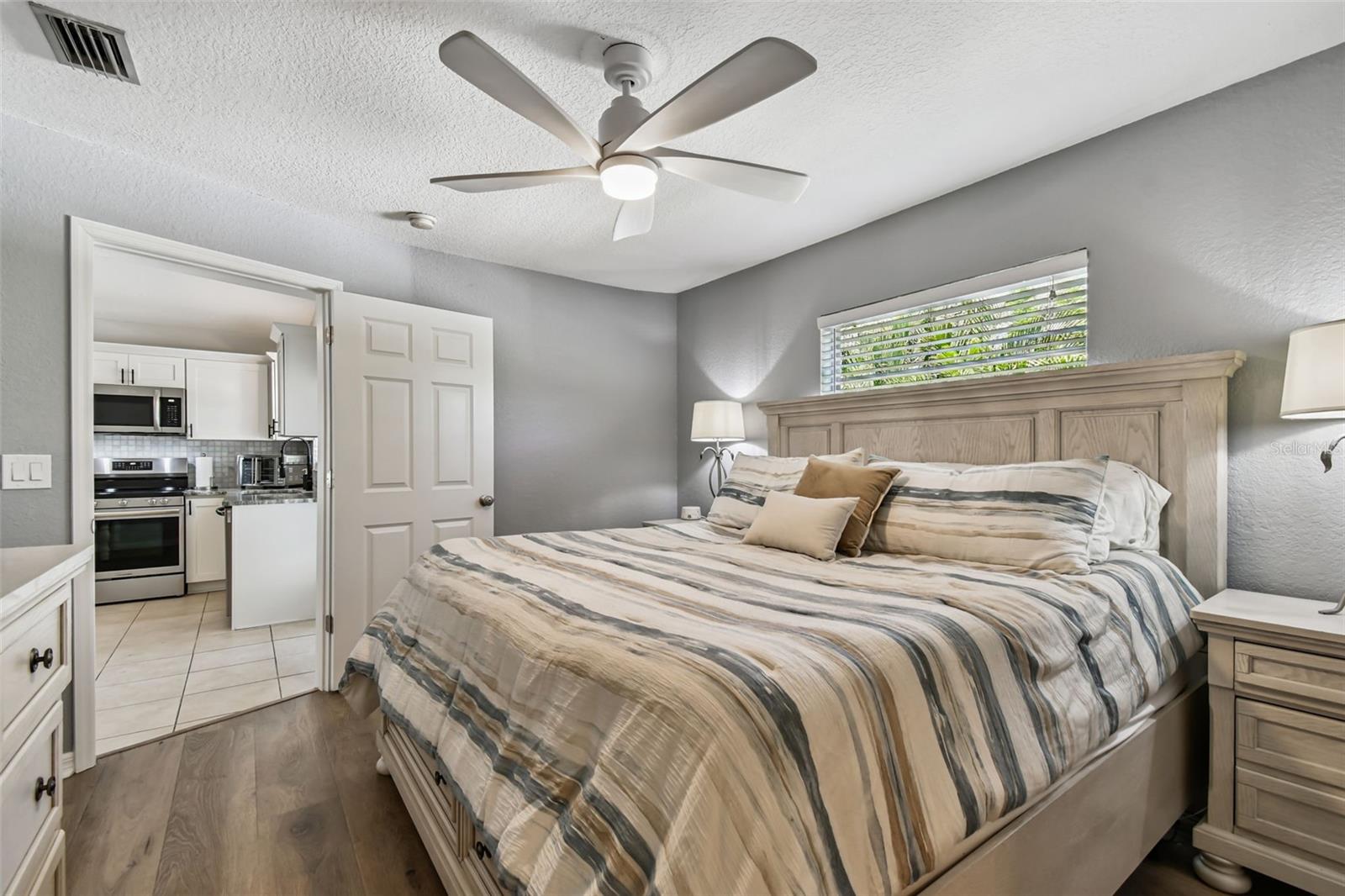 Image 12 of 20 For 1763 Montana Avenue Ne