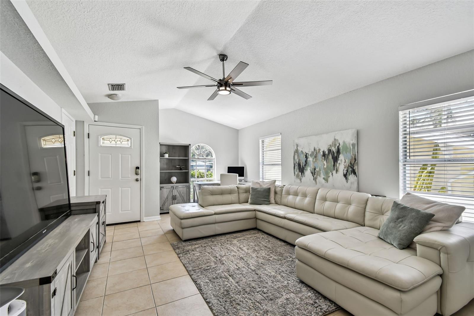 Image 3 of 20 For 1763 Montana Avenue Ne