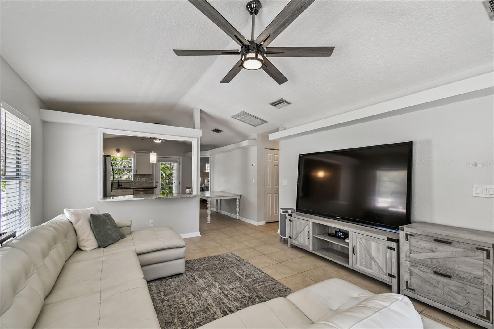 Image 4 of 20 For 1763 Montana Avenue Ne