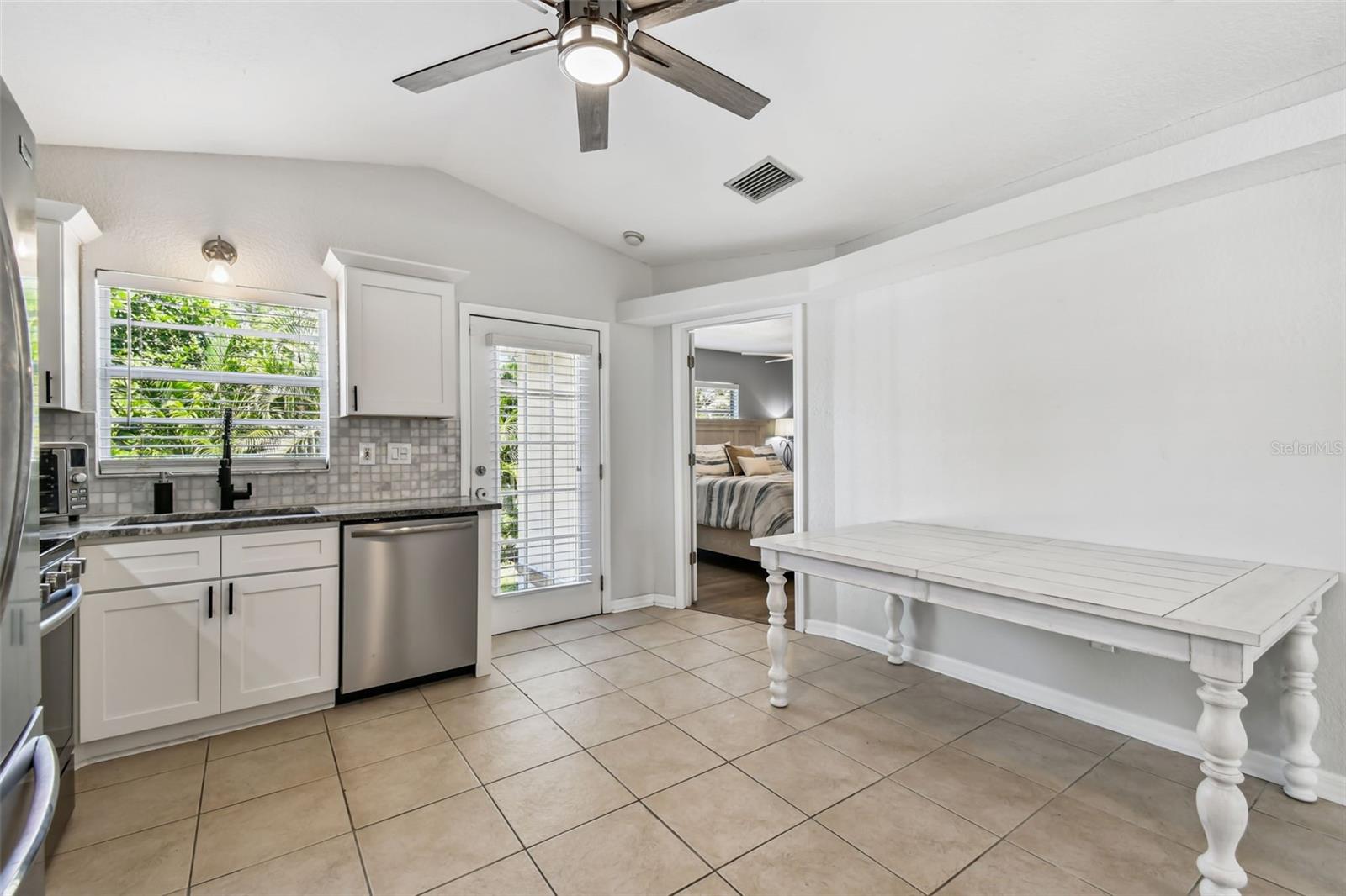 Image 8 of 20 For 1763 Montana Avenue Ne