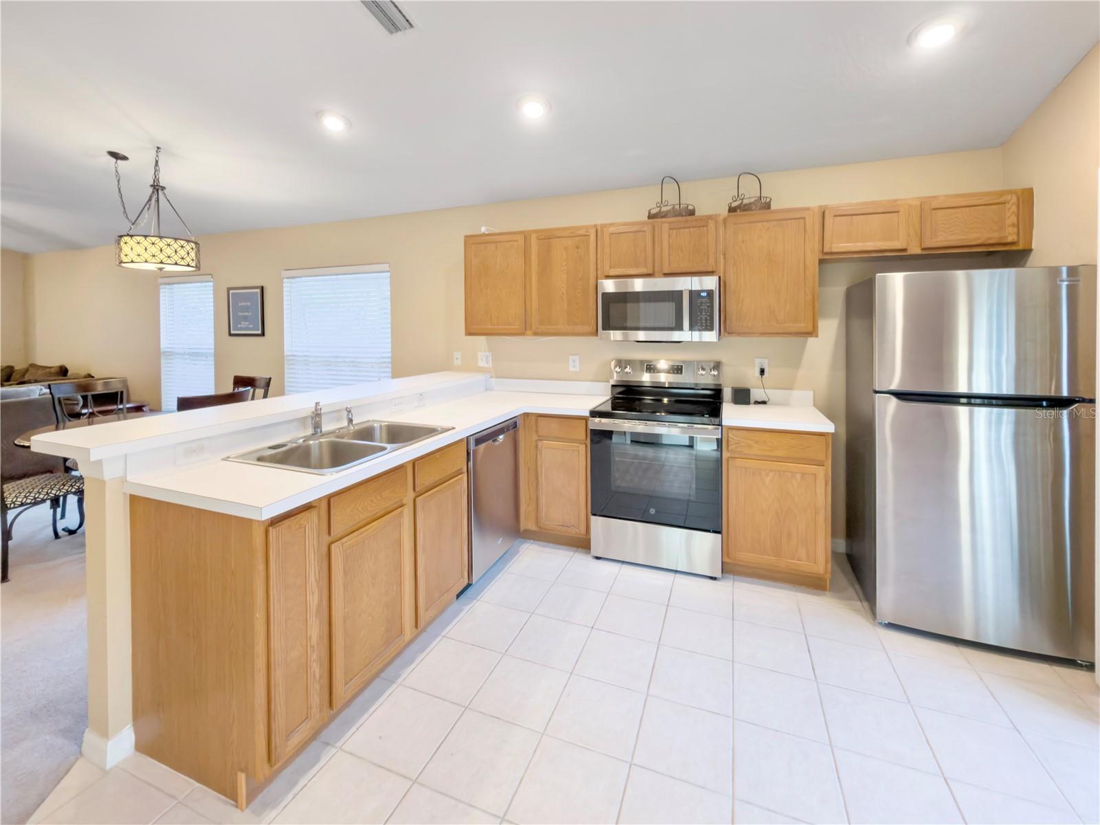 Image 9 of 37 For 18170 Canal Pointe Street