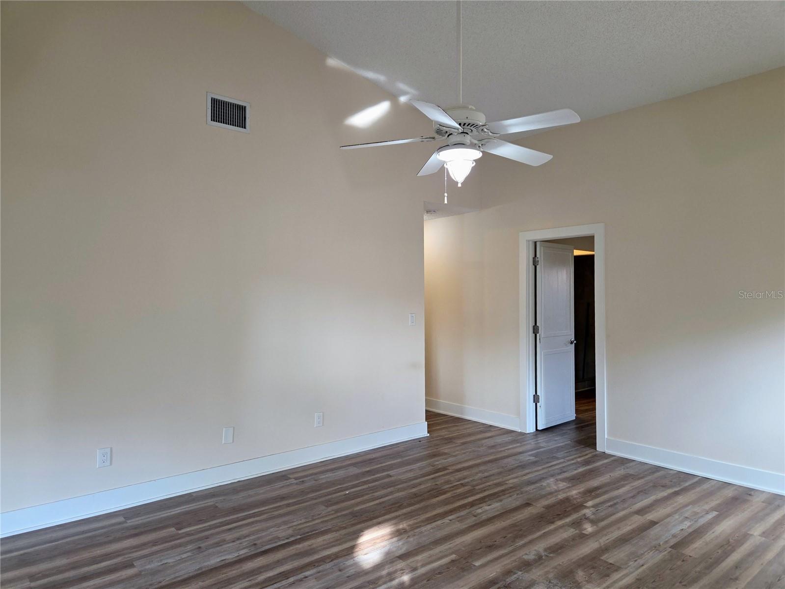 Image 6 of 31 For 1717 Needles Lane E