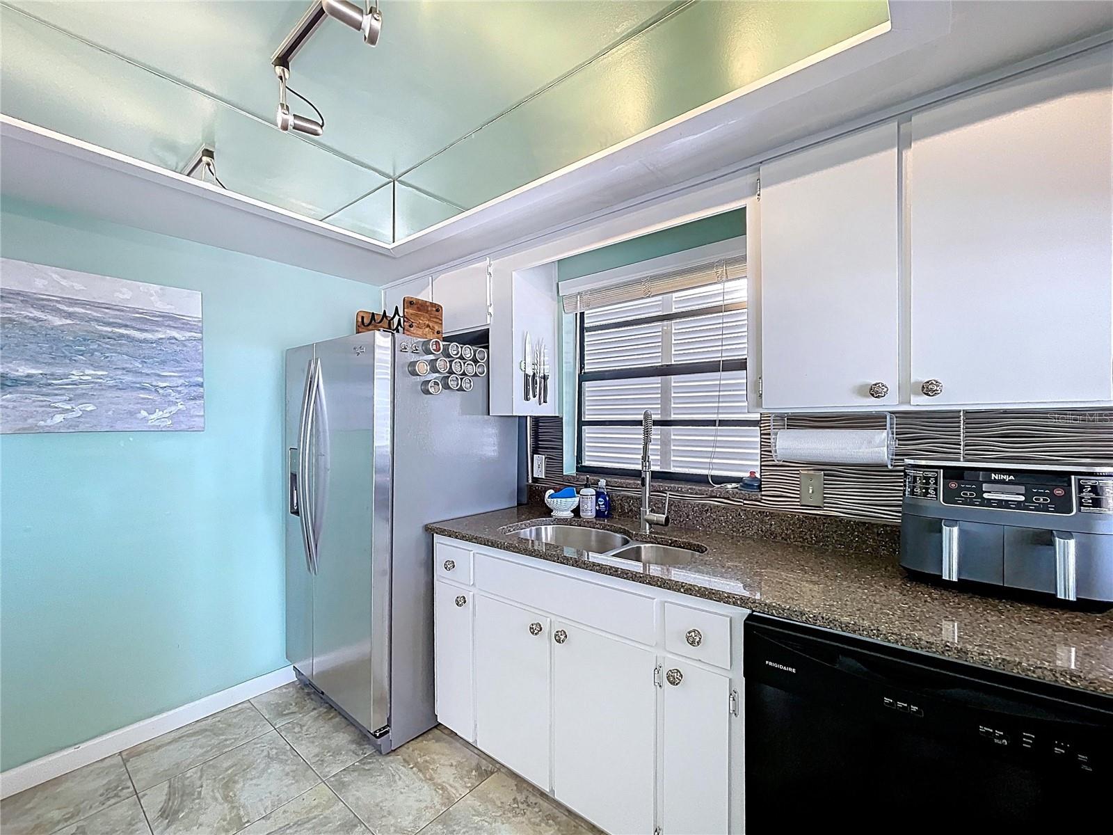 Image 10 of 40 For 7791 Gulf Boulevard