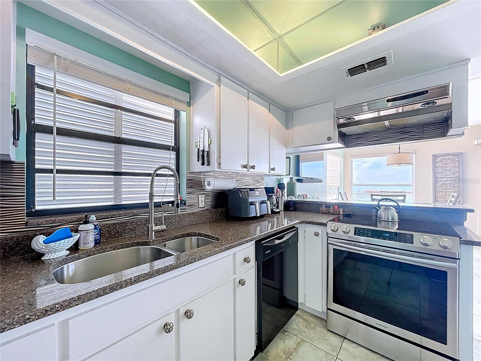 Image 9 of 40 For 7791 Gulf Boulevard