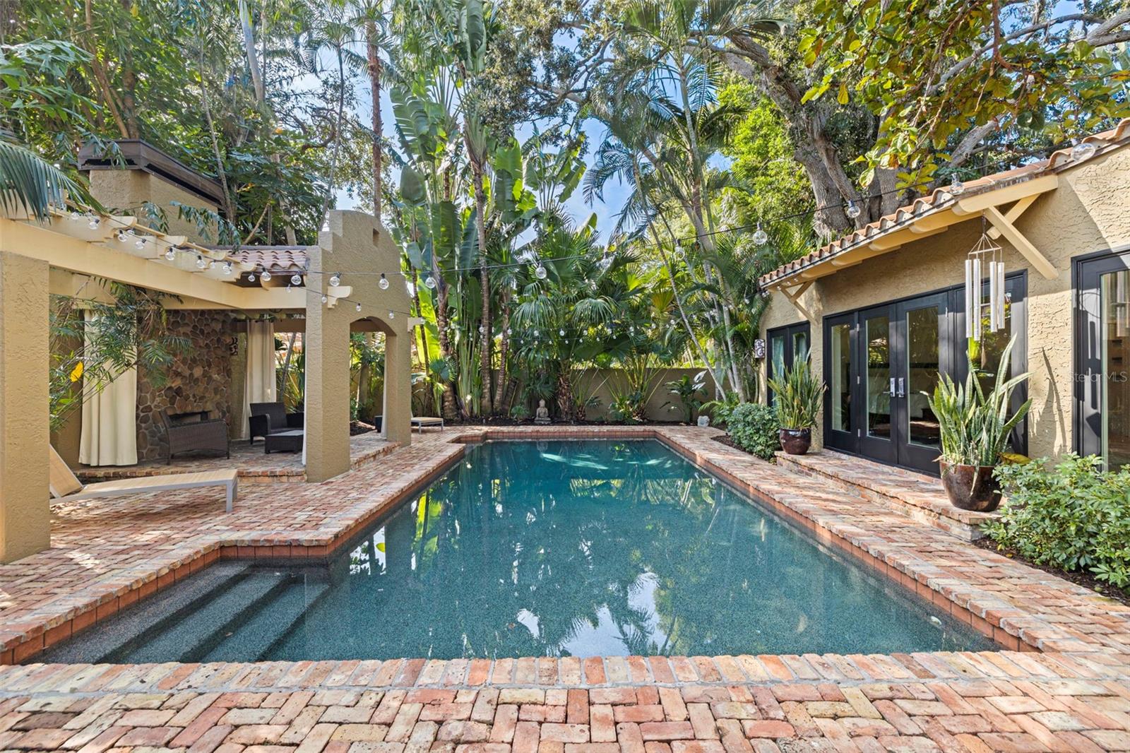 Details for 808 Brightwaters Boulevard Ne, ST PETERSBURG, FL 33704