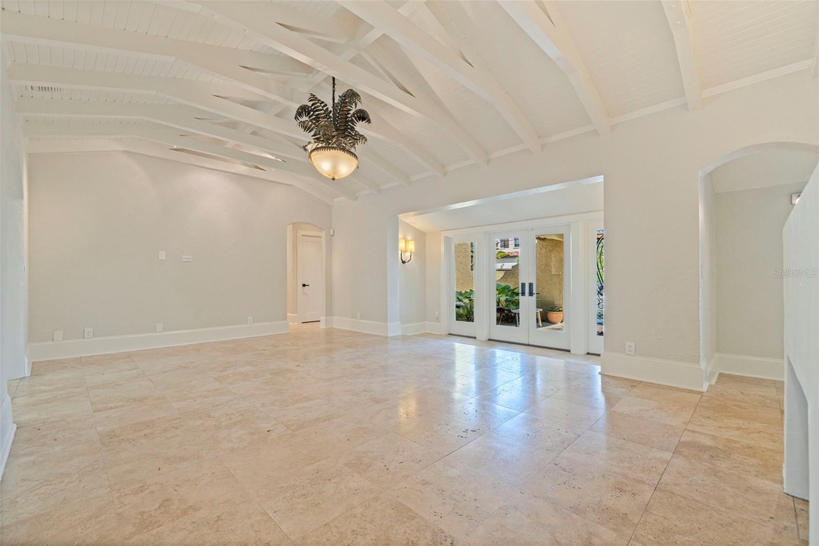 Image 11 of 38 For 808 Brightwaters Boulevard Ne