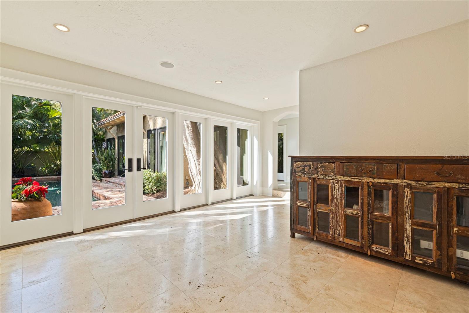 Image 17 of 38 For 808 Brightwaters Boulevard Ne