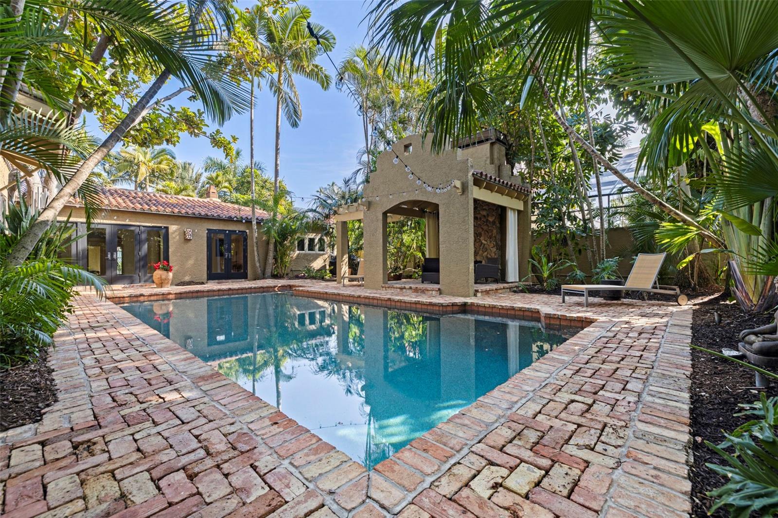 Image 23 of 38 For 808 Brightwaters Boulevard Ne