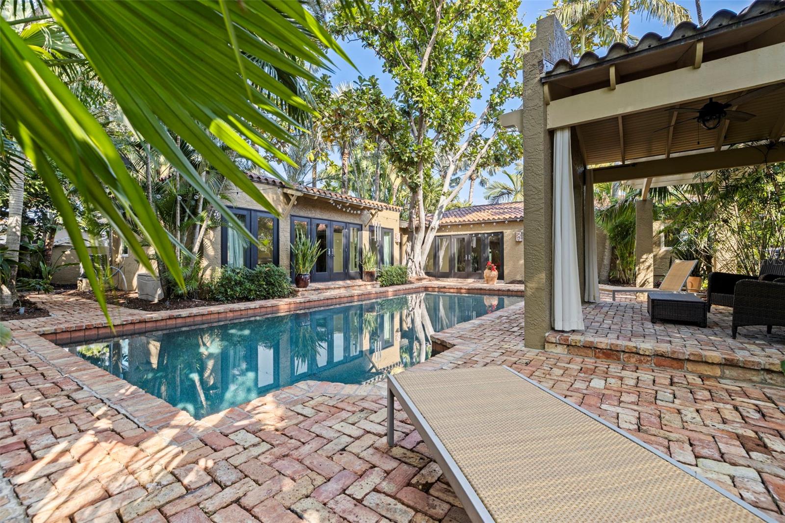 Image 24 of 38 For 808 Brightwaters Boulevard Ne