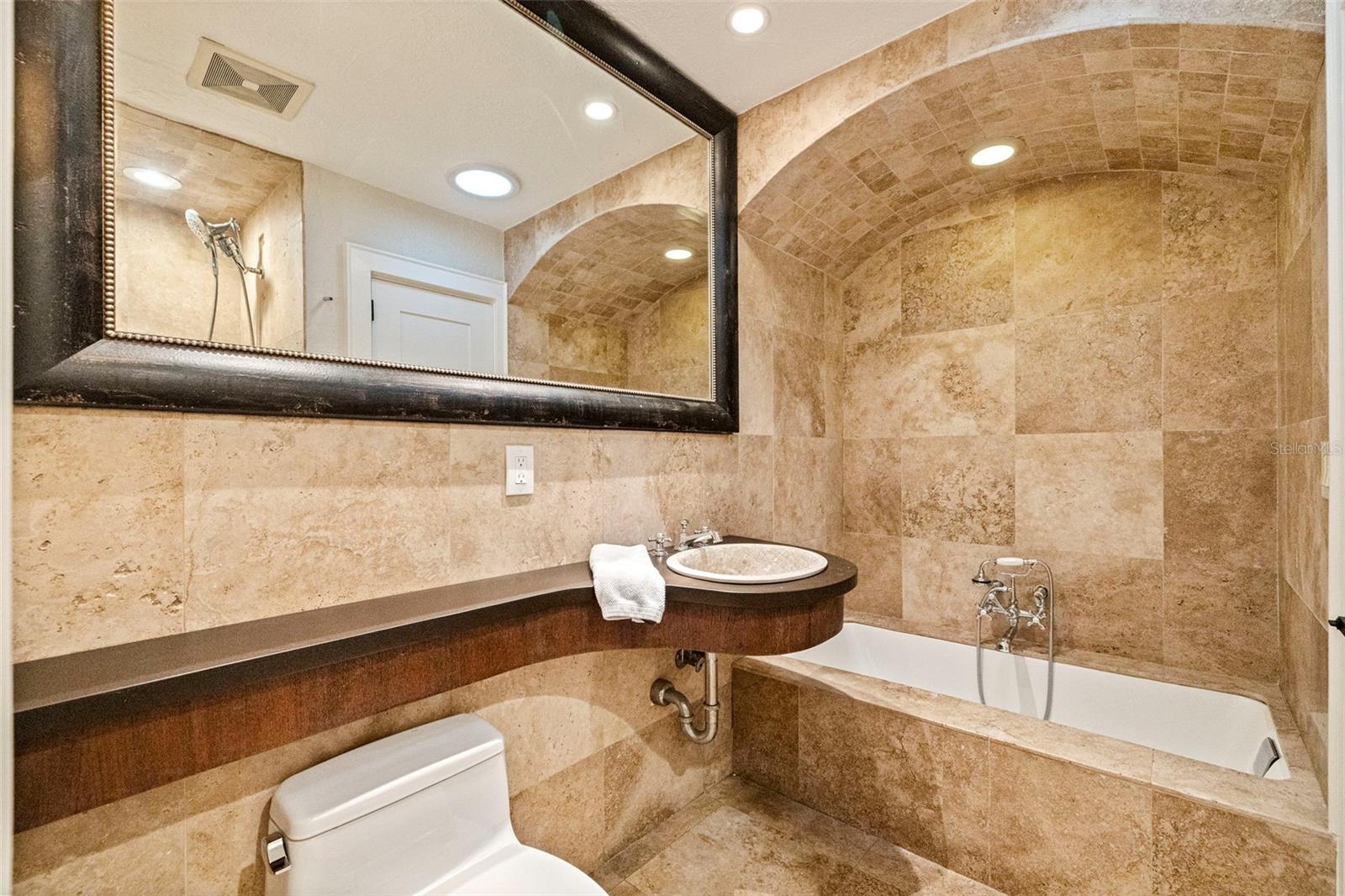 Image 28 of 38 For 808 Brightwaters Boulevard Ne