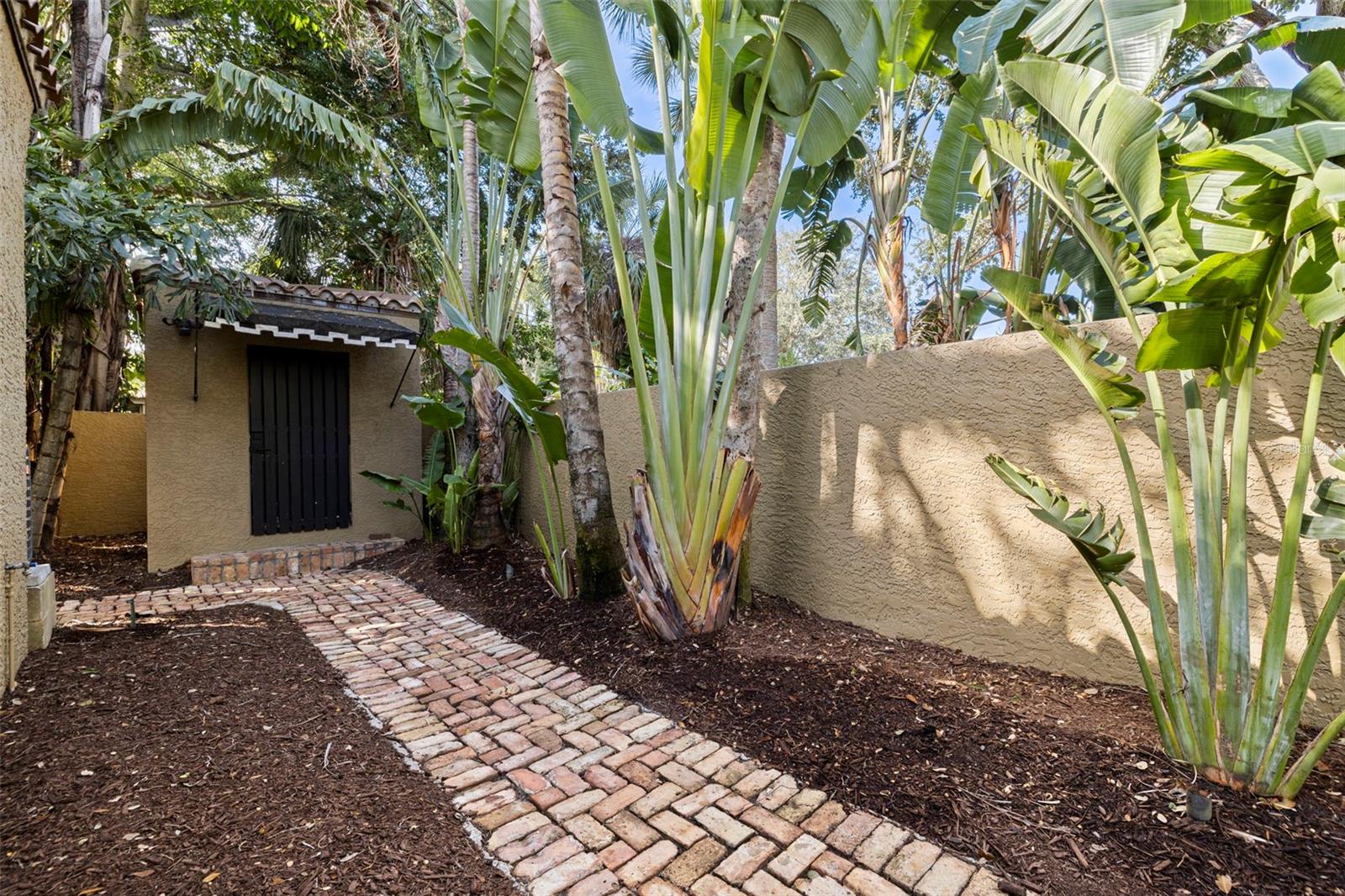 Image 33 of 38 For 808 Brightwaters Boulevard Ne