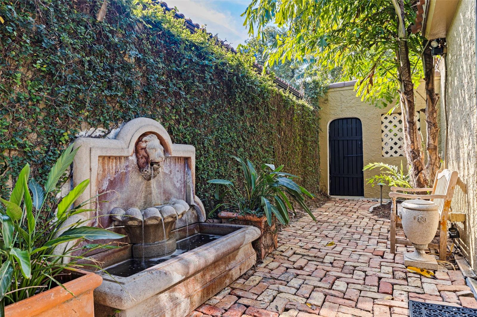 Image 36 of 38 For 808 Brightwaters Boulevard Ne