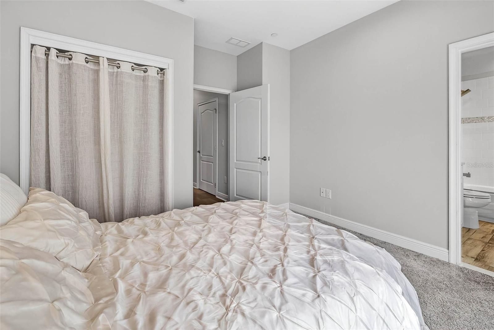 Image 32 of 87 For 19915 Gulf Boulevard 704