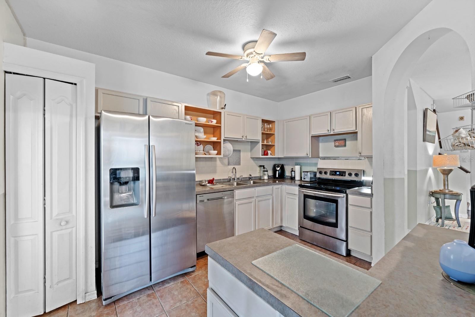 Listing photo id 11 for 1112 Lake Shore Ranch Drive