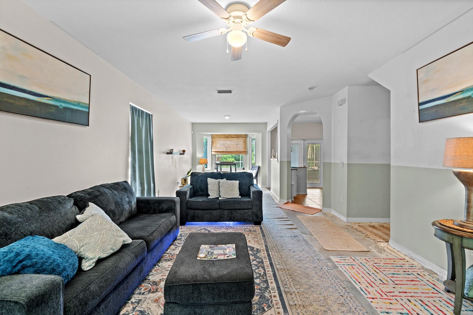 Listing photo id 3 for 1112 Lake Shore Ranch Drive