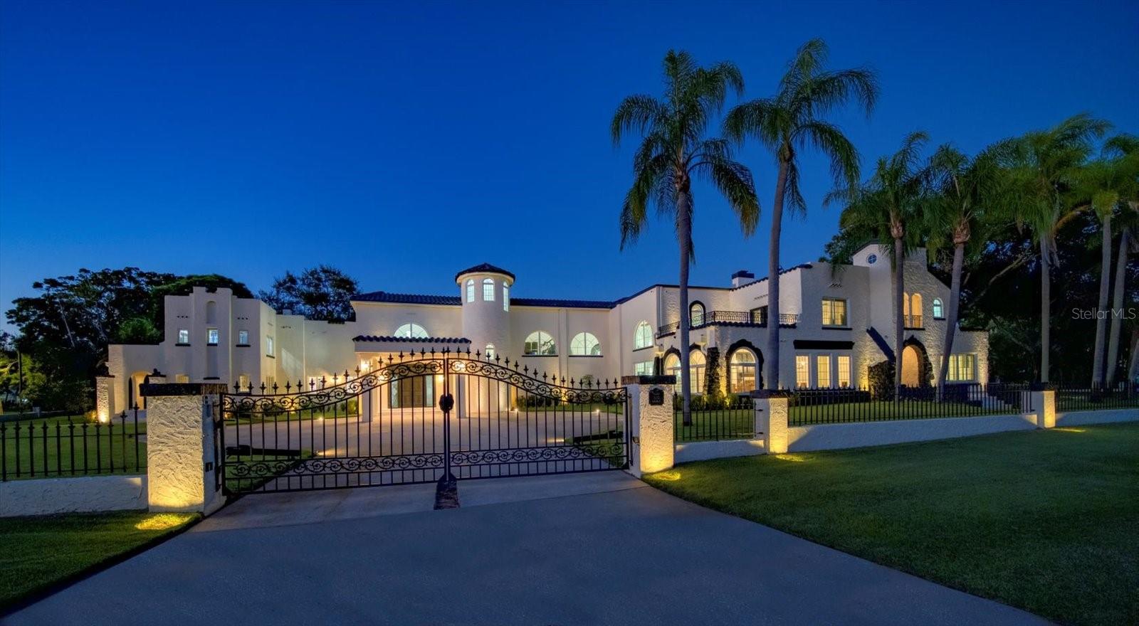 Image 2 of 5 For 320 Park Street S