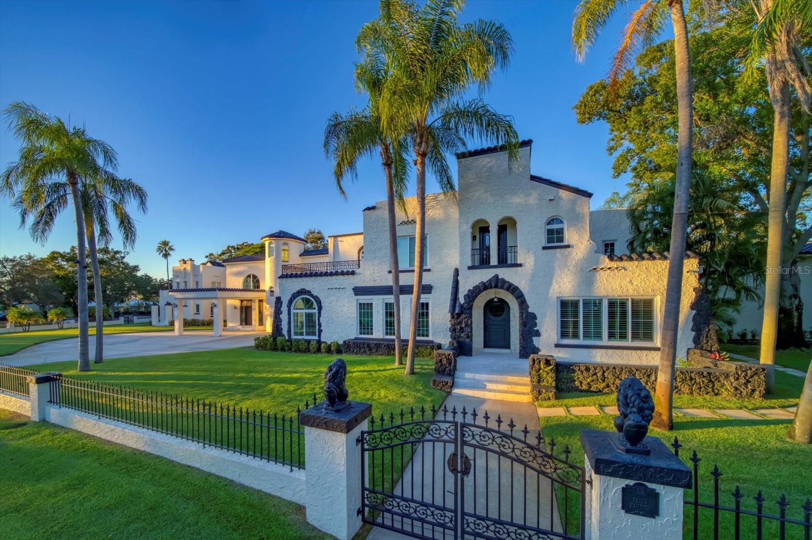 Image 3 of 5 For 320 Park Street S