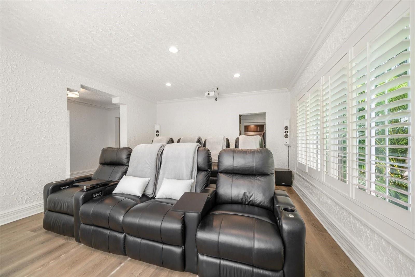 Image 43 of 95 For 320 Park Street S