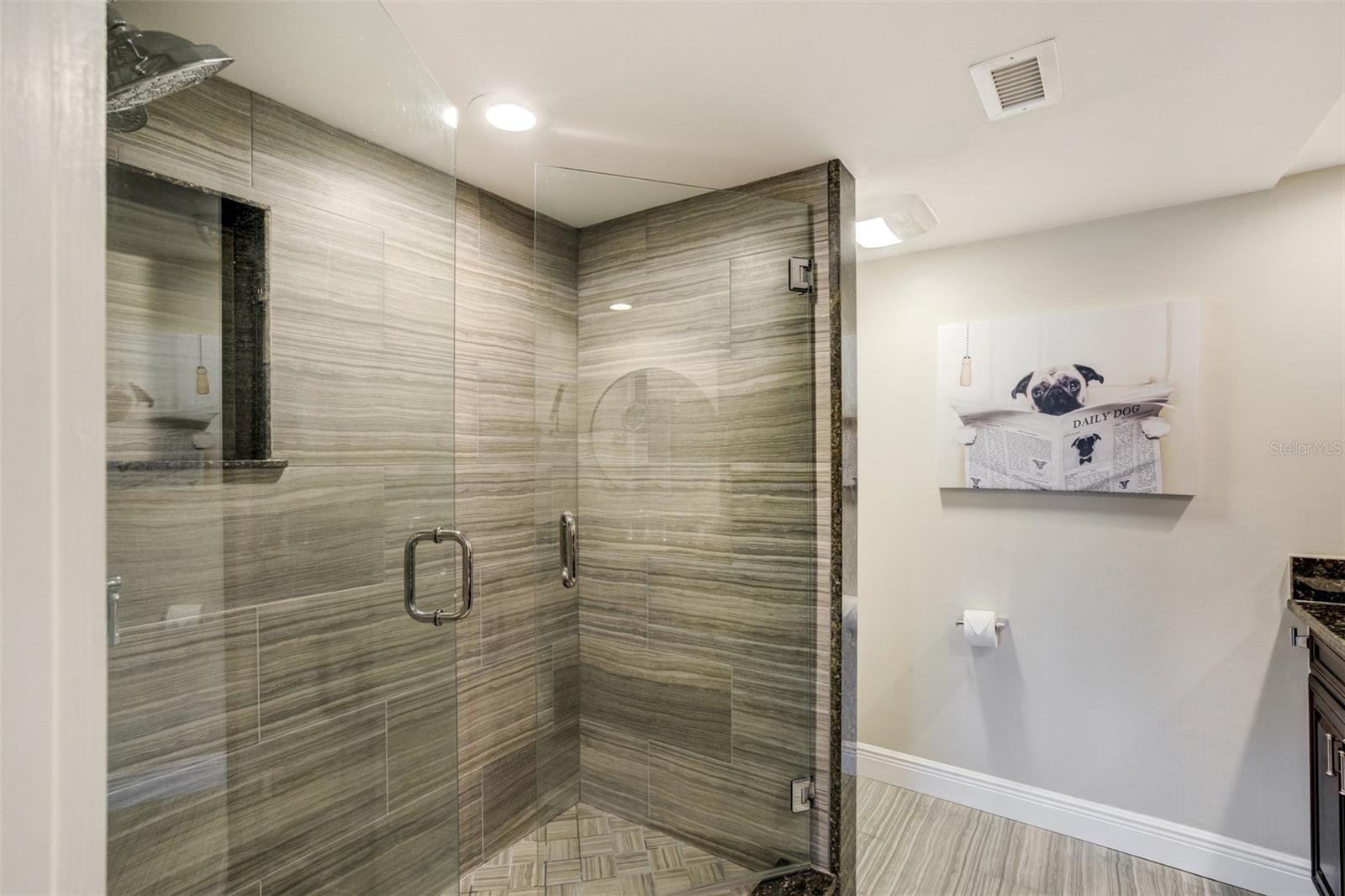 Listing photo id 11 for 1480 Gulf Boulevard 109