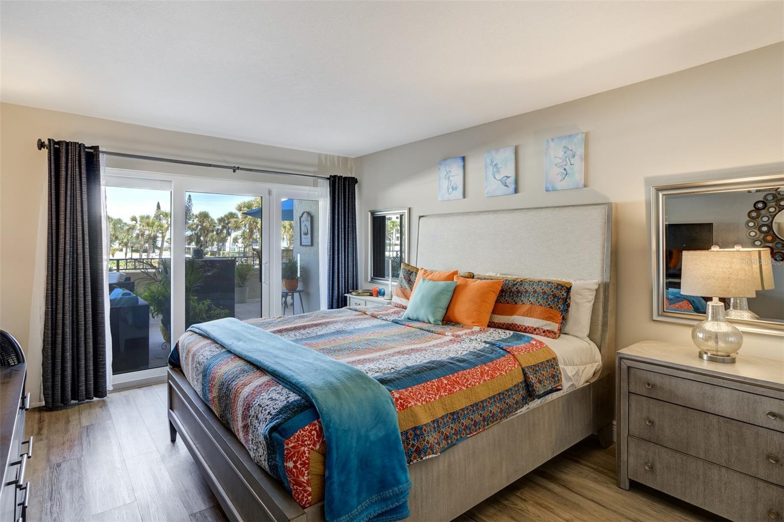 Listing photo id 12 for 1480 Gulf Boulevard 109