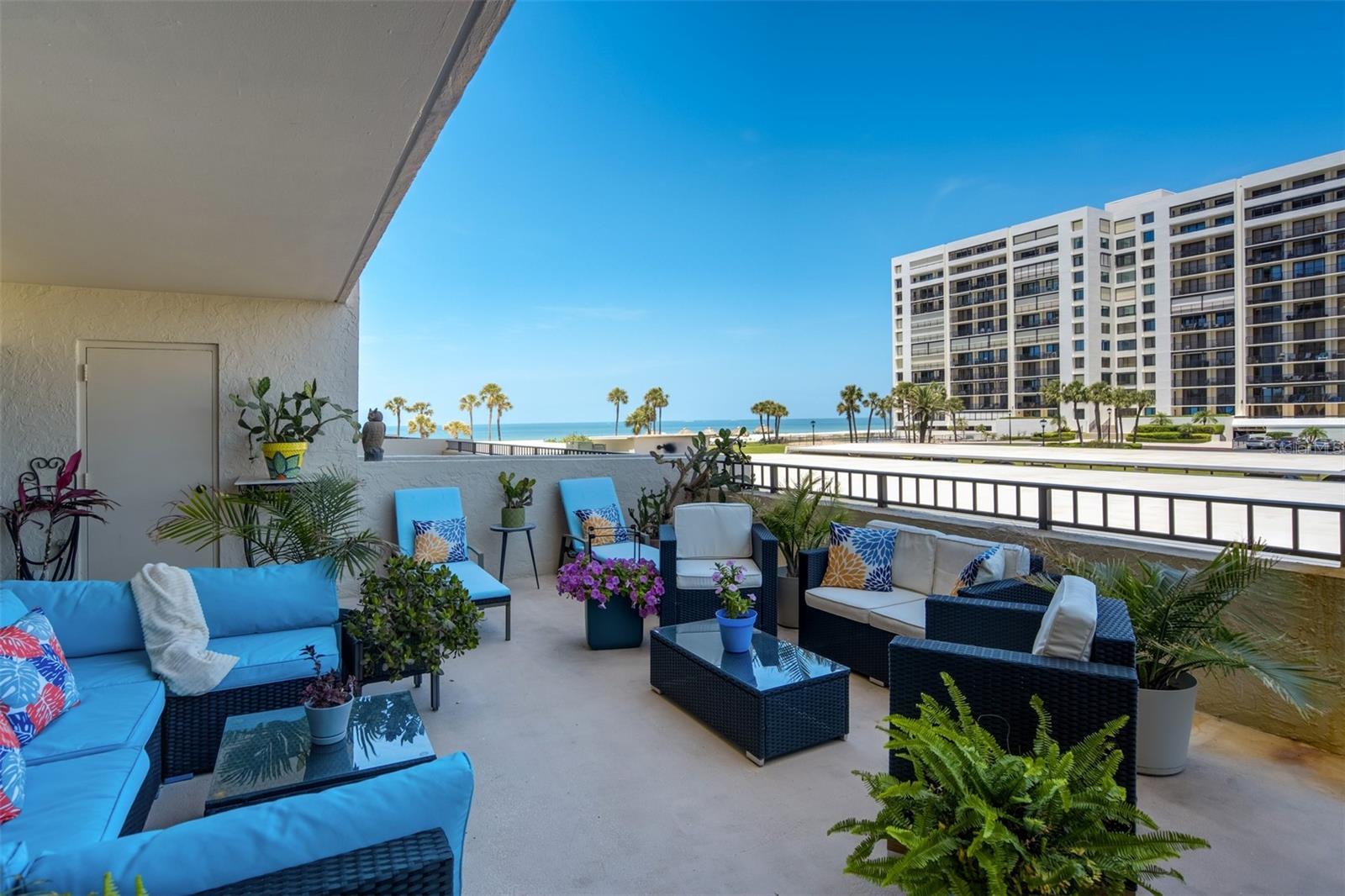 Listing photo id 17 for 1480 Gulf Boulevard 109