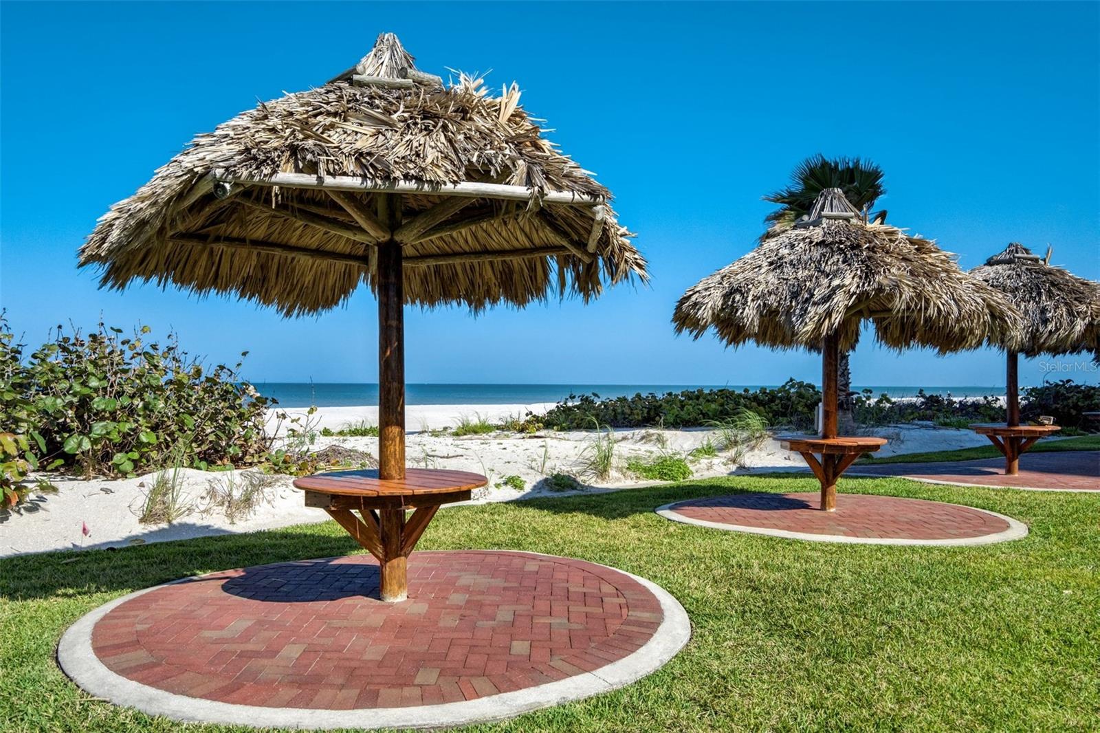 Listing photo id 21 for 1480 Gulf Boulevard 109