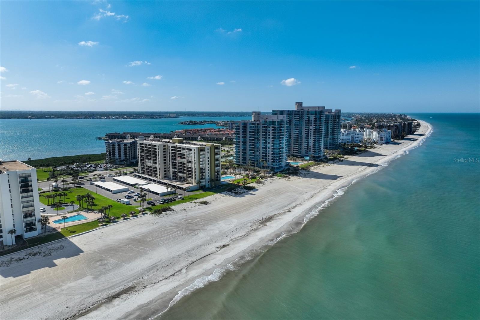 Listing photo id 27 for 1480 Gulf Boulevard 109