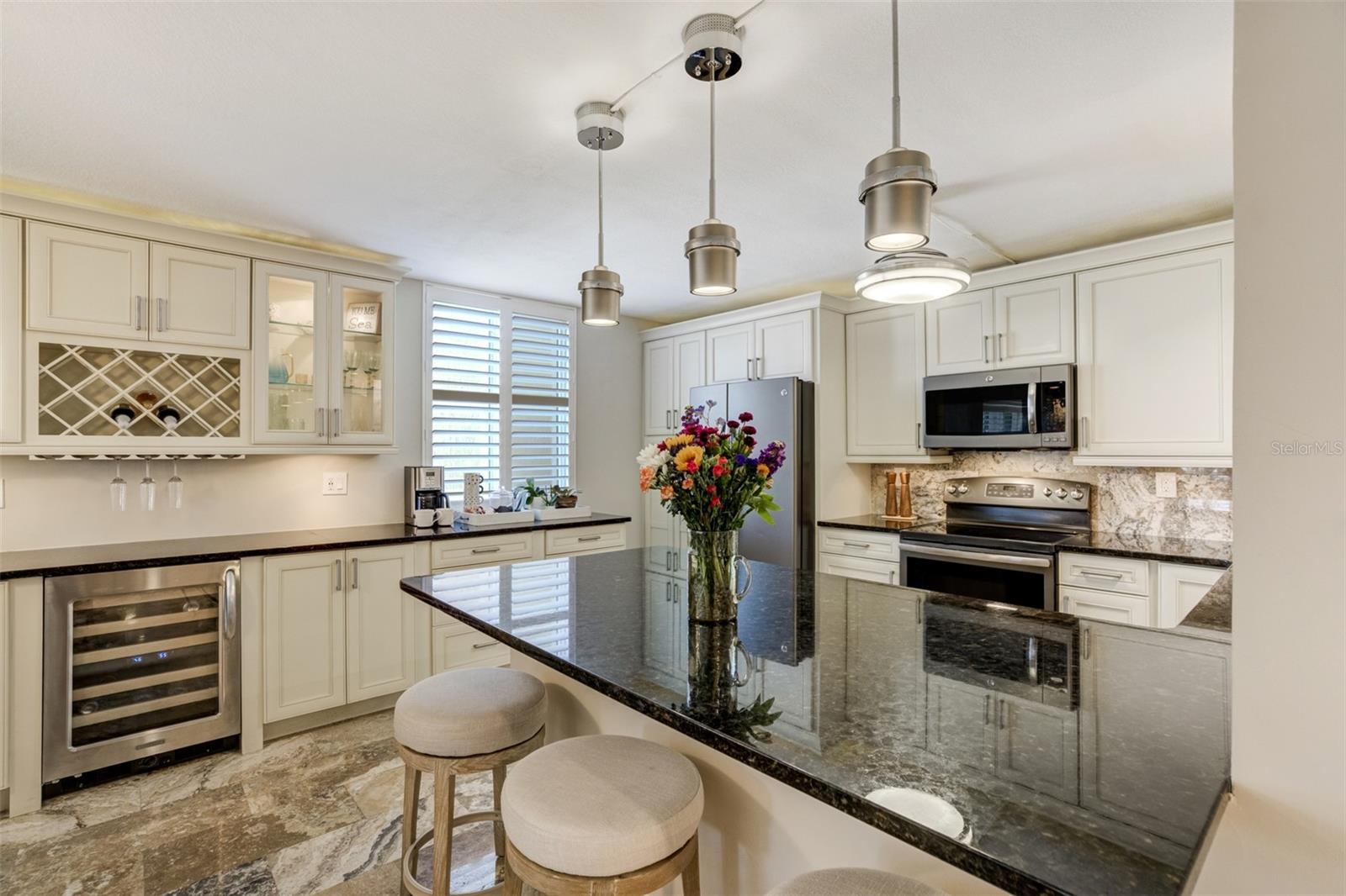 Listing photo id 2 for 1480 Gulf Boulevard 109