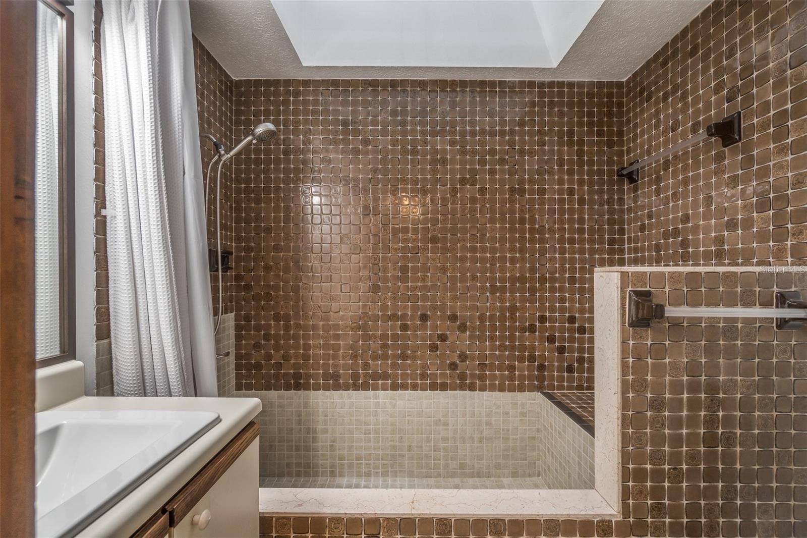 Image 21 of 35 For 4107 Robin Way