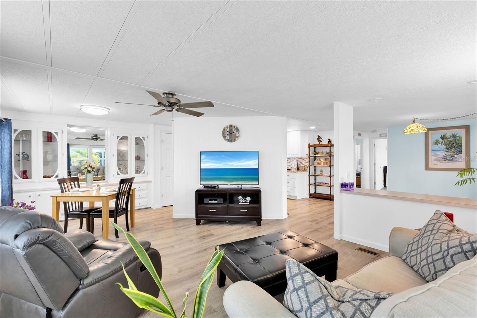 Image 11 of 79 For 329 La Costa