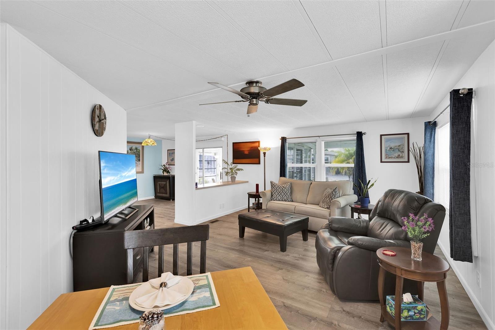 Image 12 of 79 For 329 La Costa