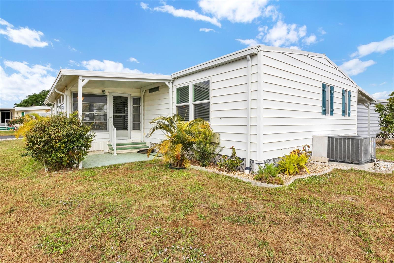 Image 26 of 79 For 329 La Costa