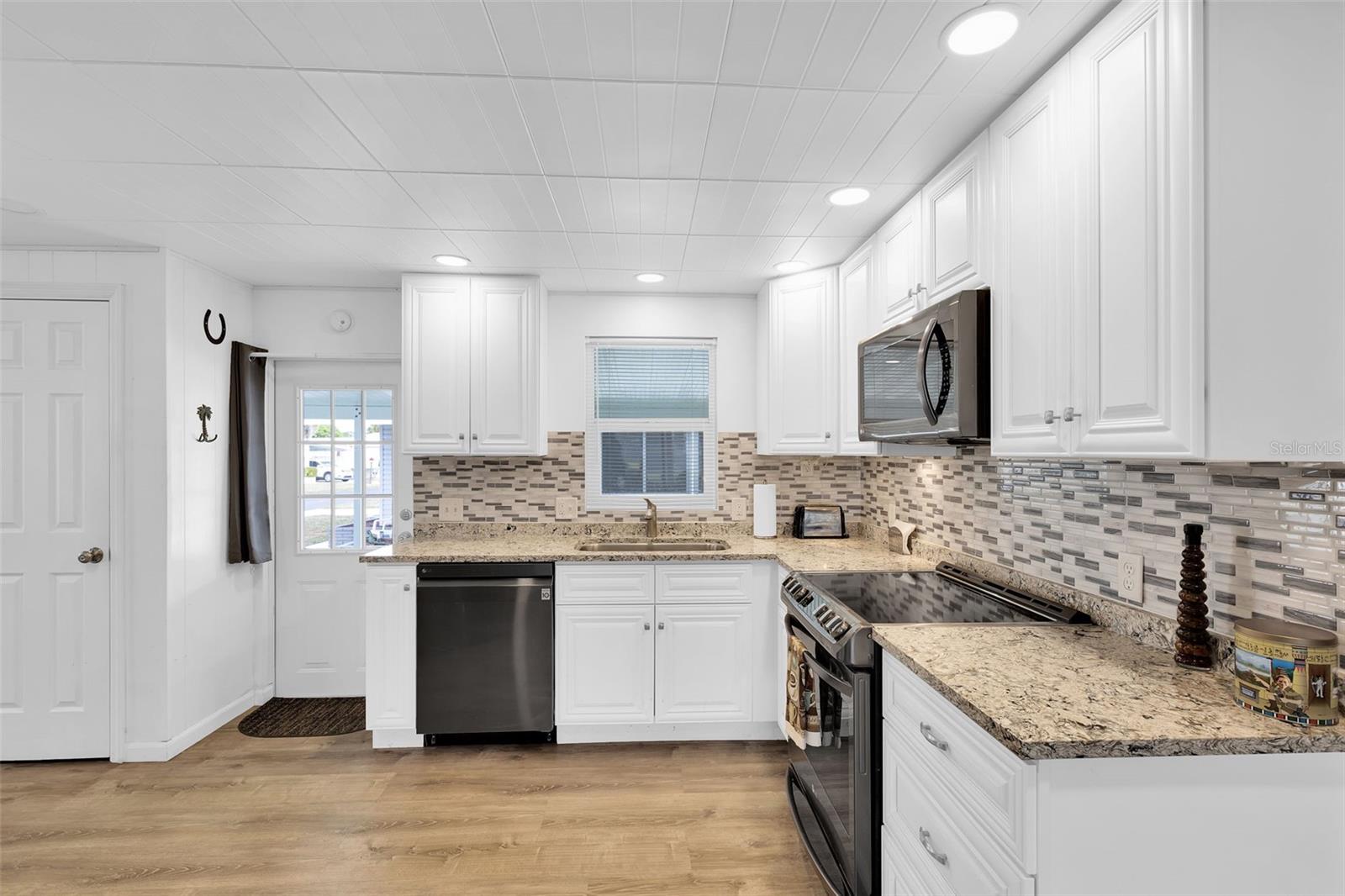 Image 6 of 79 For 329 La Costa