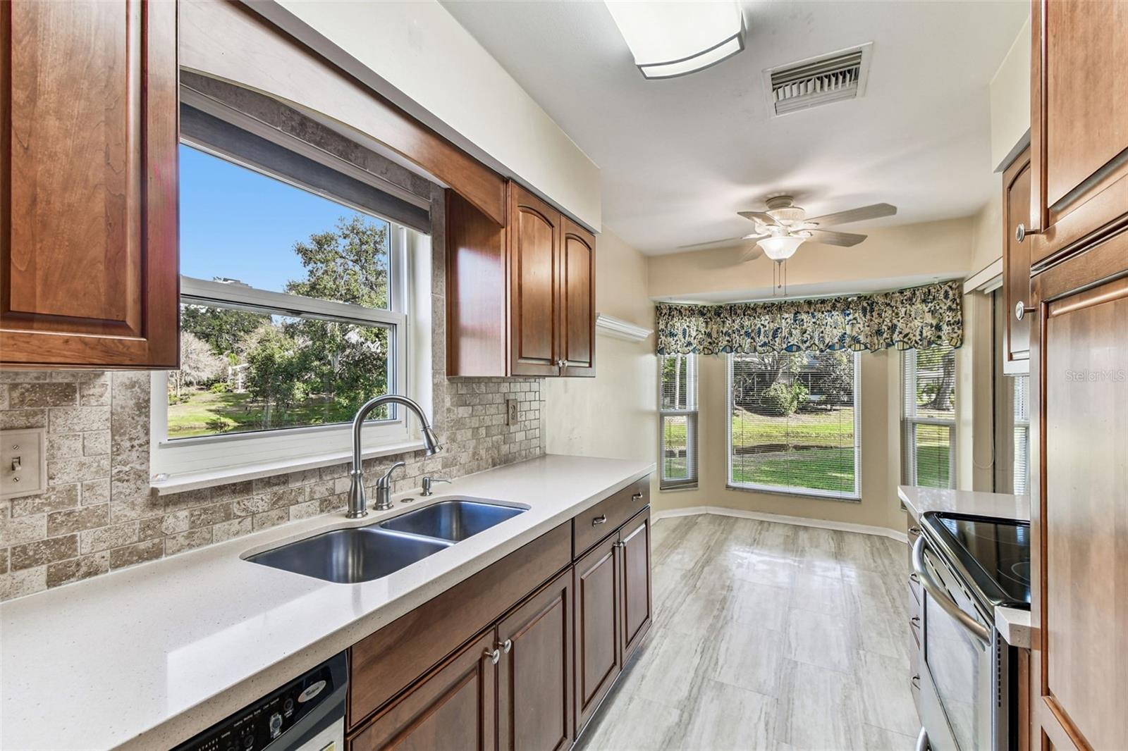 Image 10 of 58 For 349 Buckingham Place