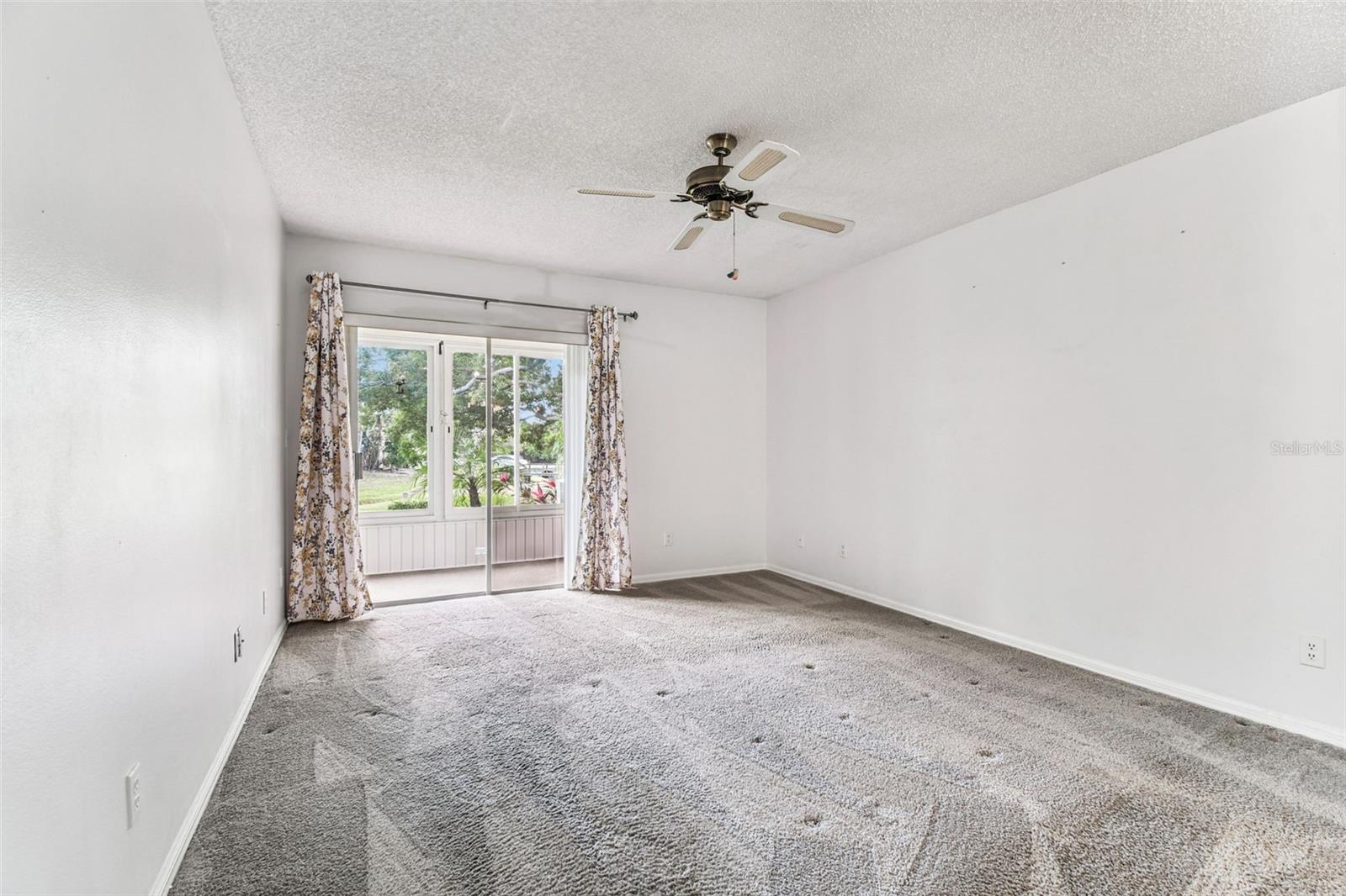 Image 22 of 58 For 349 Buckingham Place