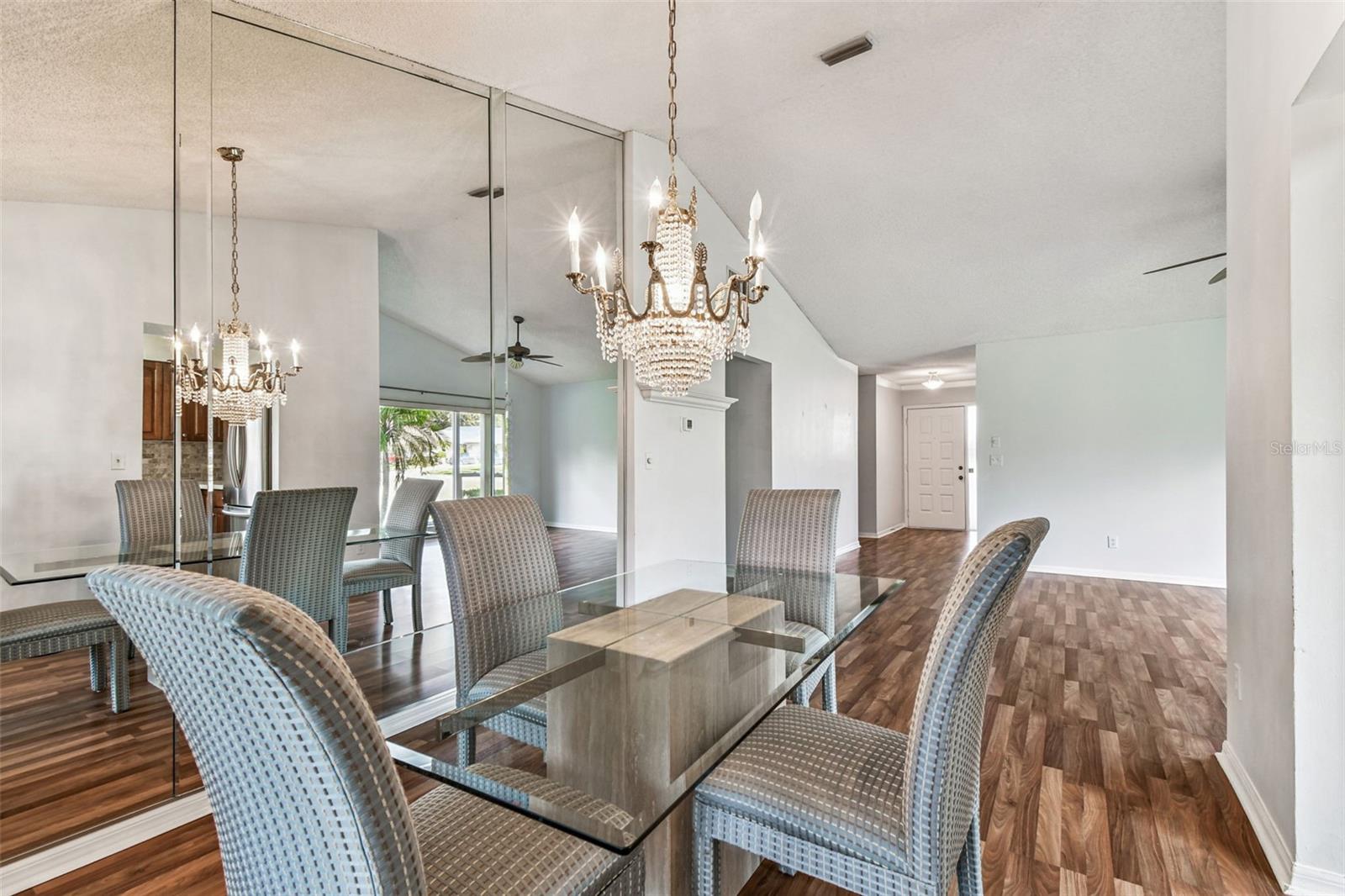 Image 7 of 58 For 349 Buckingham Place