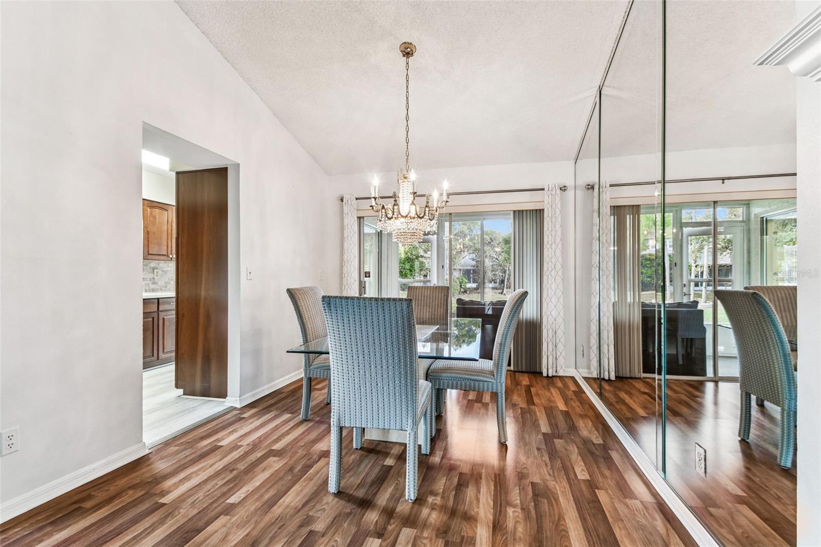 Image 8 of 58 For 349 Buckingham Place