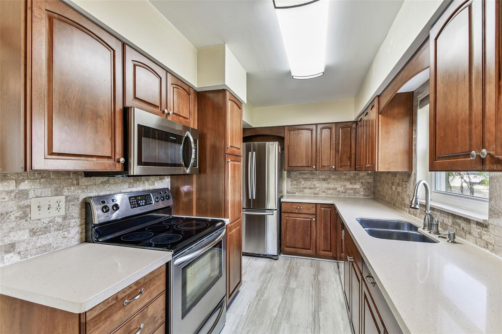 Image 9 of 58 For 349 Buckingham Place