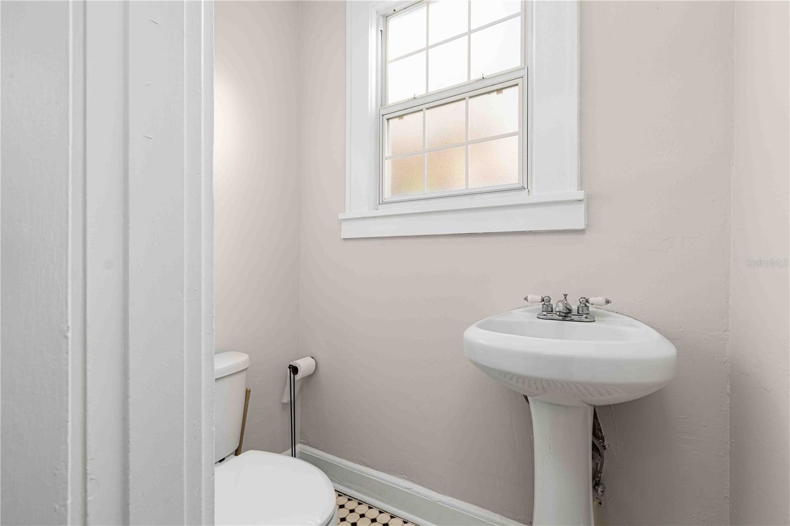 Image 23 of 58 For 2302 12th Street N