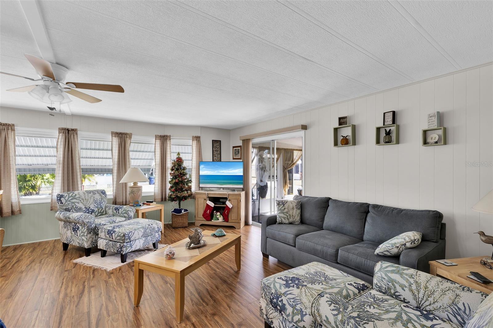 Image 11 of 74 For 220 La Rosas