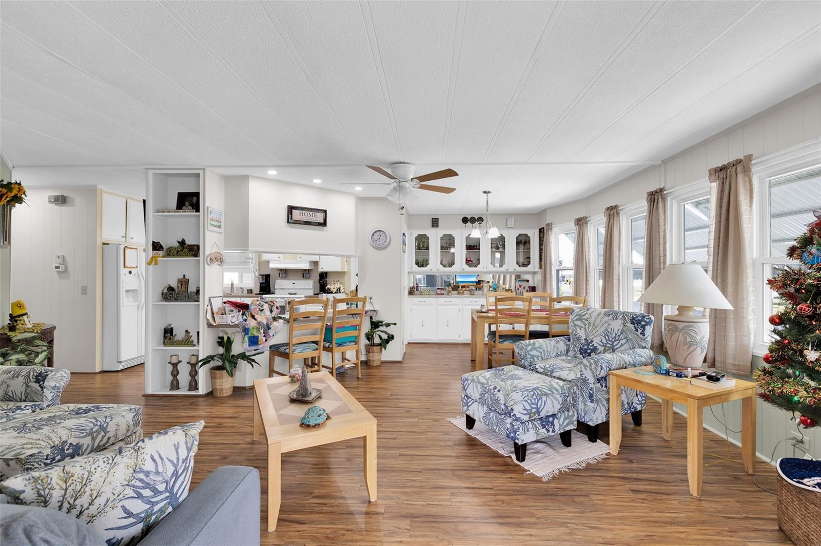 Image 12 of 74 For 220 La Rosas