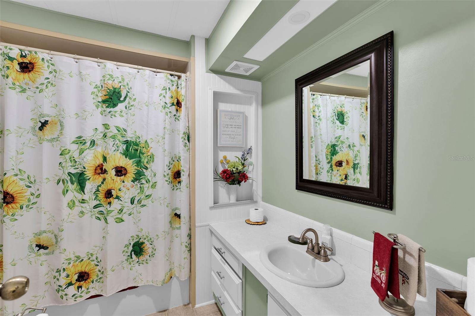 Image 17 of 74 For 220 La Rosas