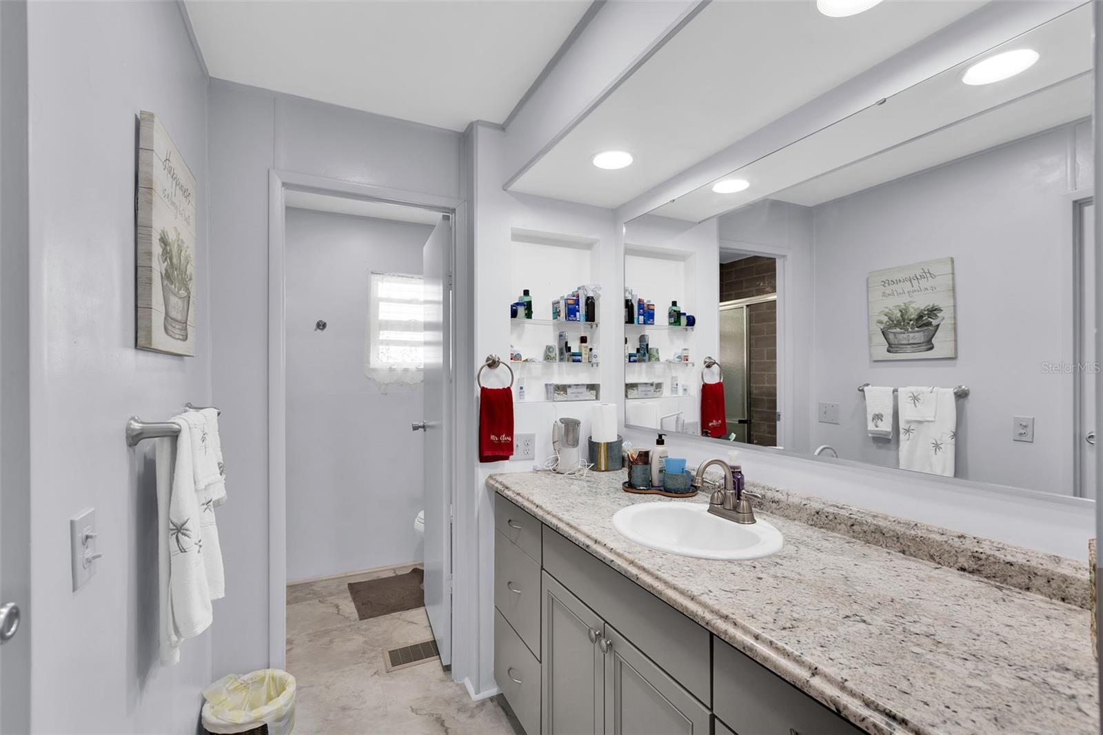 Image 20 of 74 For 220 La Rosas