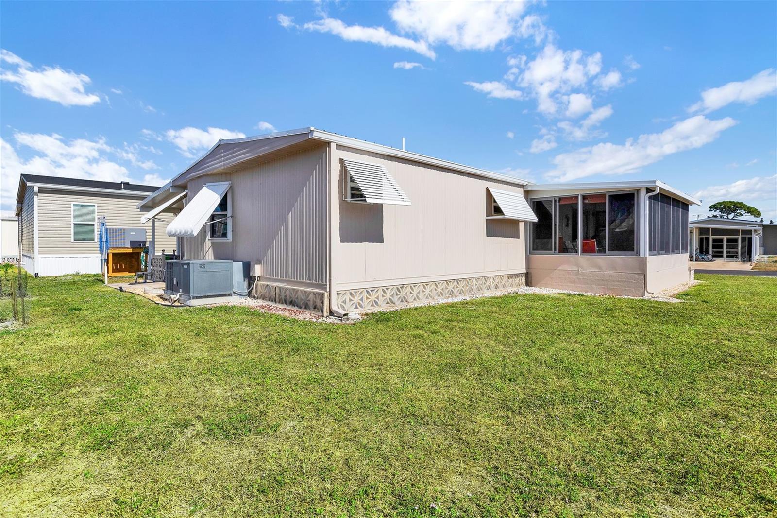 Image 21 of 74 For 220 La Rosas