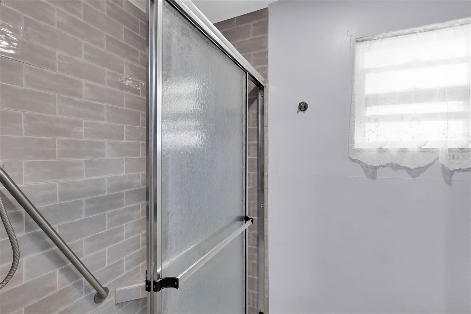 Image 26 of 74 For 220 La Rosas